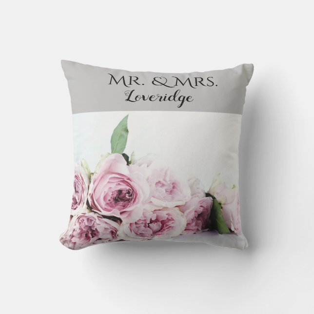 Personlig herr- och fru-rosa grå blommande bröllop kudde (Framsida)