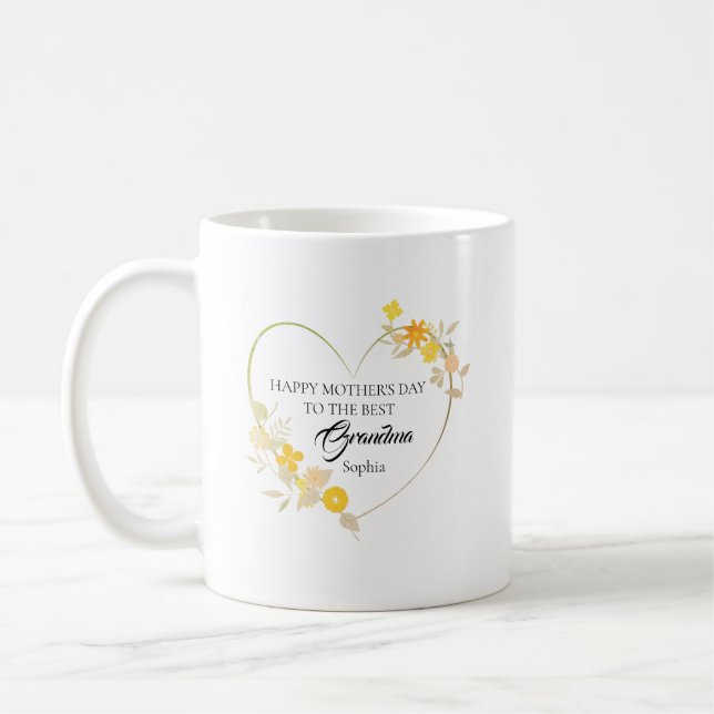 Personlig hjärtformad blomma till mormor med namn  kaffemugg (Vänster)