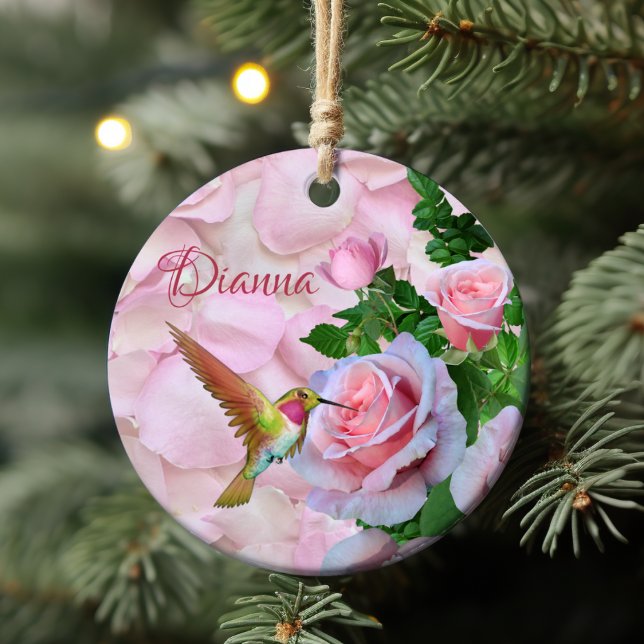 Personlig Hummingbird Rosa ros och Petals Julgransprydnad Keramik (Personalized Hummingbird Pink Roses and Petals Ceramic Ornament)