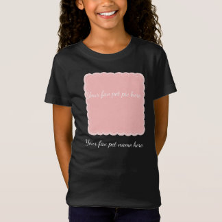 Personlig husdjursfoto i rosa scalloped ram t shirt