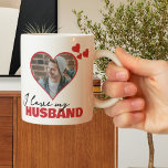 Personlig I Kärlek Mitt Make Hjärtfoto Kaffemugg<br><div class="desc">Anpassningsbar Personlig Ett av ett slags foto Heart mugg från Ricaso - Kärlek hjärta Photo Template Design ... lägg helt enkelt till ett eget foto till detta kaffe av underbar anpassningsbar mugg med fetstil I KÄRLEK MY MAKE (lägg till din egen text eller lämna som det är) .. enkelt att...</div>