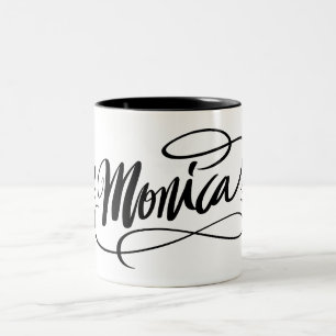 Personlig i mugg med namn Monica