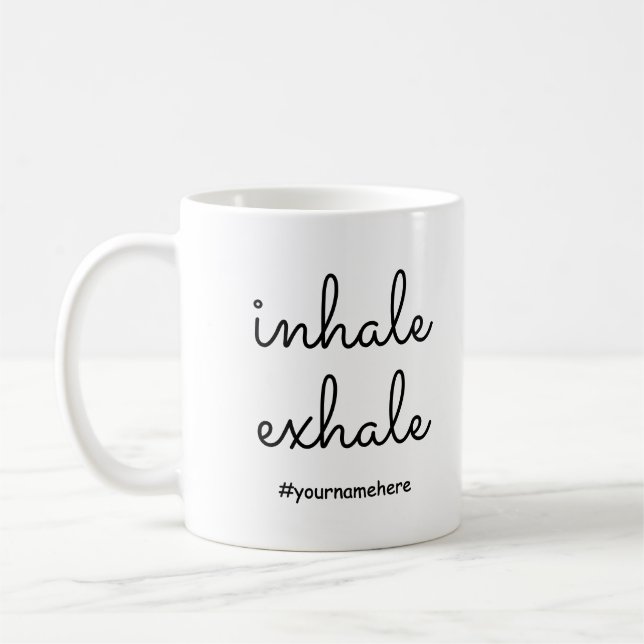Personlig Inhale Exhale Lugn Bryt minimalistläge Kaffemugg (Vänster)