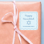 Personlig Jewish Star Blue Lycklig Hanukkah Gift Fyrkantigt Klistermärke<br><div class="desc">Lägg till en tankfull, personlig beröring till dina Hanukkah-gåvor med de här anpassningsbarna på eleganten. De här klistermärkena är ett vackert sätt att fira julhelgen. De har en mjuk blåblå vågigt gräns, Lycklig Hanukkah hälsning och en David-stjärna. Anpassa dem till din familj namn för en unik kontakt som gör presenter...</div>