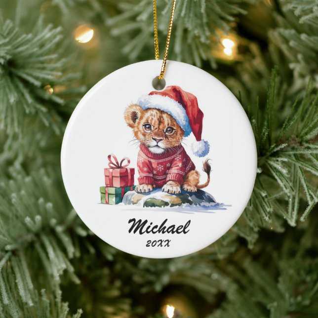 Personlig julbaby lejon med tomteluva  julgransprydnad keramik (Träd)