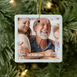 Personlig julgran med snöflinga och familjefoto fö julgransprydnad keramik