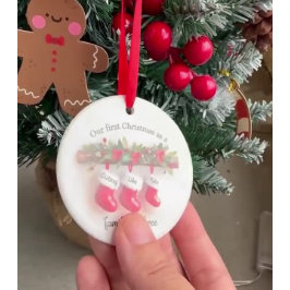 Personlig julgranskula för familj om tre