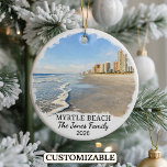 Personlig julgransprydnad från Myrtle Beach, South Keramik<br><div class="desc">Ett personligt resminne i form av en prydnad designad för att fira din oförglömliga resa. Oavsett om du reste för jobbet, njöt av en romantisk weekend eller deltog i ett skolutbytesprogram, så firar denna prydnad ett speciellt ögonblick som du alltid kommer att minnas och vilja komma ihåg i många år...</div>