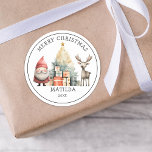 Personlig julklapp runt klistermärke<br><div class="desc">Lägg till en magisk spiral till din juldekoration med våra fina personliger. Den här vackra vattenfärgen bilder av Santa,  Julgran,  gåvor och renar,  kom med extra personlig beröring - ditt barns initiala och namn. Omvandla presentomslag,  kort och dekorationer till något verkligt speciellt,  skapar denna jul en minnesvärd sådan.</div>