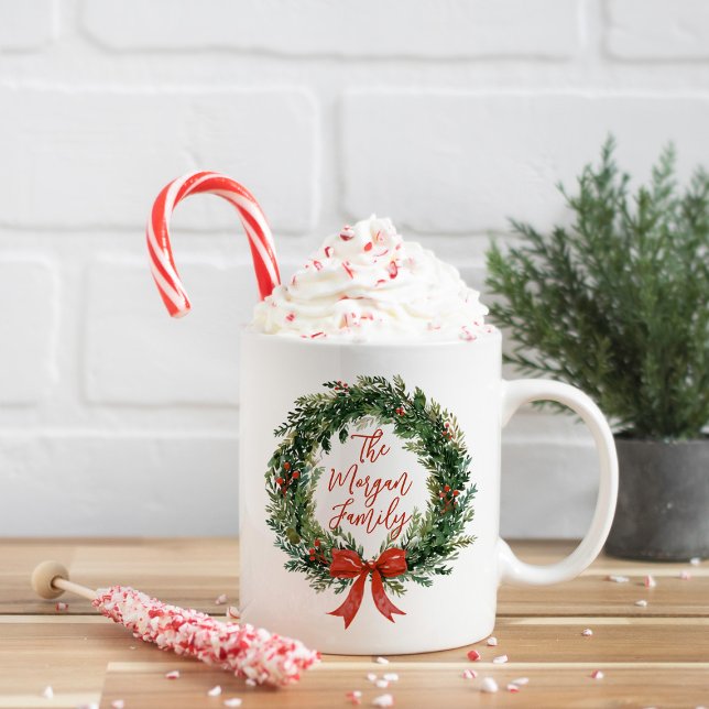 Personlig julkrans familjenamn semester kaffemugg (Skapare uppladdad)