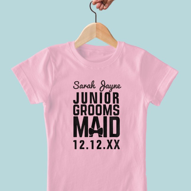 Personlig juniorbrudtjej T-shirt för flickor (Just add your Junior Groomsmaid name and your wedding date to this cute t-shirt. Lot's of sizes!)