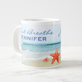 Personlig Just Breathe vid stranden Jumbo Mugg