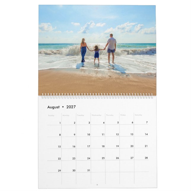 Personlig kalender med egna foton och text present (Aug 2027)