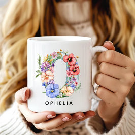 Personlig keramikkopp med blommig alfabet för Mamm Kaffemugg