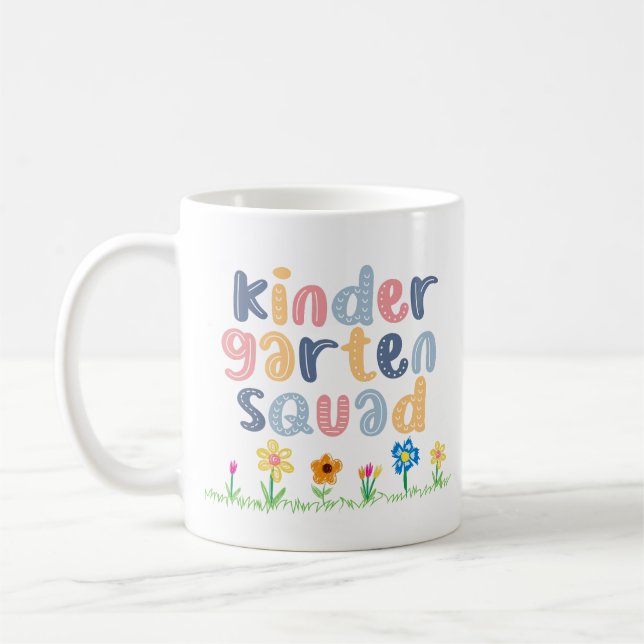 Personlig Kindergarten Squad Blommigt Namn Kaffemugg (Vänster)
