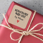Personlig Kraft Homemade med Kärlek Fyrkantigt Klistermärke<br><div class="desc">En personlig "hemgjord med kärlek"-dekal på en kraftbakgrund. Gör det till din egen genom att lägga till din egen namn. En söt som avslutar beröring för alla handgjorda presenter. Designad av Blackberry Boulevard.</div>