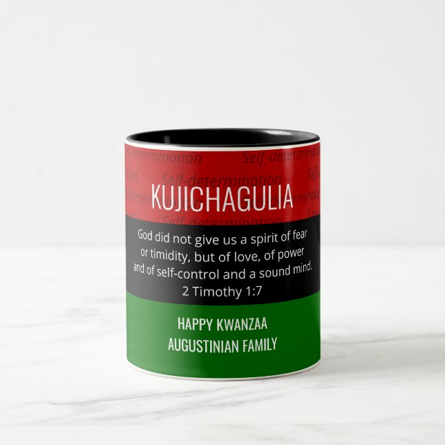 Personlig KUJICHAGULIA Kwanzaa Två-Tonad Mugg (Center)