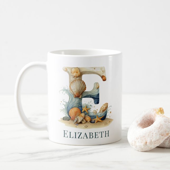Personlig kustmonogram E Initial Strand Kaffemugg (Med munk)
