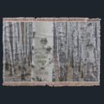 Personlig Land Rustic Carved Namn i hjärtat Filt<br><div class="desc">I personlig land är konsthjärvat hjärta ett tryckt fågelbark träd med ett hjärta som du kan anpassa genom att lägga till namn och under det kan du lägga till ditt bröllop-datum eller ett speciellt datum. Detta skulle vara en unik möhippa- eller jubileumsgåva. Klicka på "Anpassa den här mallen" om du...</div>