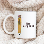 Personlig Lärare Kaffemugg<br><div class="desc">Spola dina favoritlärare med en personlig kaffe mugg. De kan använda för att lagra pennor på skrivbordet eller fylla på morgonen Joe före en undervisningsdag!</div>