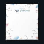 Personlig Lärares Anteckningsblock - från skrivbor<br><div class="desc">Enkelt och professionell, det här anteckningsblocket är en perfekt gåva till en medarbetare, chef eller lärare! Lägg till anpassningsbarnas ordalydelse i den här designen genom att använda rutorna "Redigera den här designmallen" på objektets höger eller klicka på den blå "Anpassa den" om du vill ordna texten, ändra typsnitt och färg...</div>