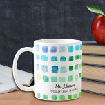 Personlig Lärares Grönt Coffee Mugg<br><div class="desc">Kaffet mugg är dekorerat med en grönt och turkos vattenfärgen mönster och är tillägnat världens bästa lärare. Enkelt anpassade. Om du vill redigera ytterligare använda ändrar du teckensnittet, teckensnittet storlekt eller färg med Verktyg i Design. Eftersom vi skapar vår teckning kommer du inte att hitta just den här bilden från...</div>