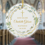 Personlig Laurel Garland Guld Boy Girl Baptism Julgransprydnad Keramik<br><div class="desc">Med en dekorativ lagergarland,  guld ringar och guld kor. Anpassa med din speciella baptism eller information om döpning på den här eleganten pojken eller tjejen som håller prydnadsföremål. Designad av Thisisnotme©</div>