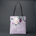 Personlig lila blommigt budens mamma tygkasse<br><div class="desc">botanisk blommigt med vattenfärg och grön i mjuk ,  persikofärgad och lila,  med anpassadet "budens mamma"-skript och eget namn på baksidan,  eleganten och romantiska,  underbara personliger för budens mamma.</div>