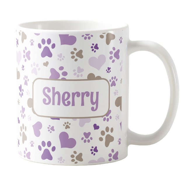 Personlig Lila Hearts Tass avtryck Mugg (Personalized Purple Hearts Paw Prints Mug at Amy's Coffee Mugs on Zazzle. )