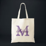 Personlig lila monogram bröllop tote bag tygkasse<br><div class="desc">Personlig djupt lila monogram bröllop till säcken för besättningen på bruden. Elegant plum färg logotyp design med brev som initialskript och kalligrafi för snyggt med monogrammet. Tur vintage-presentidé för att bruden ska vara och mutor. Gör det för brudgummar, maid of honor, hedersbetygelse, budens mamma, mor i brudgummen, blomflickor osv. Söt...</div>