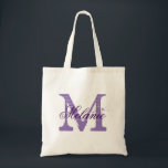Personlig lila monogram bröllop tote bag tygkasse<br><div class="desc">Personlig djupt lila monogram bröllop till säcken för besättningen på bruden. Elegant plum färg logotyp design med brev som initialskript och kalligrafi för snyggt med monogrammet. Tur vintage-presentidé för att bruden ska vara och mutor. Gör det för brudgummar, maid of honor, hedersbetygelse, budens mamma, mor i brudgummen, blomflickor osv. Söt...</div>