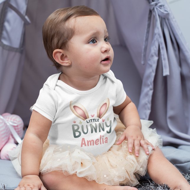 Personlig Little Bunny Custom Name Cute Baby T Shirt (Skapare uppladdad)