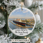 Personlig Long Beach-ornament Anpassad Kalifornien Julgransprydnad Keramik<br><div class="desc">Ett personligt resminne i form av en prydnad designad för att fira din oförglömliga resa. Oavsett om du reste för jobbet, njöt av en romantisk weekend eller deltog i ett utbytesprogram för studenter, så firar denna prydnad ett speciellt ögonblick som du alltid kommer att minnas och vilja komma ihåg i...</div>