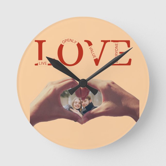 Personlig LOVE Förkortning Foto Rund Klocka (Framsida)