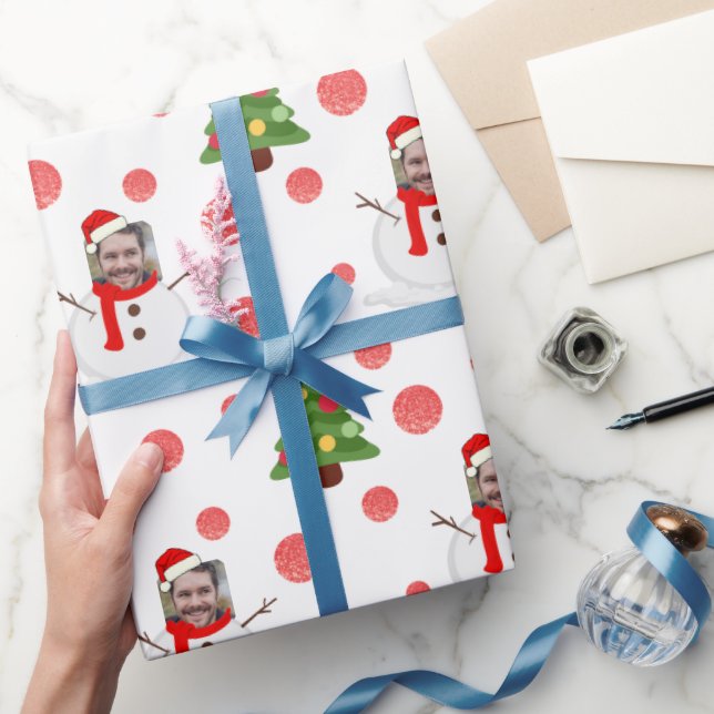 Personlig lustig omslagspapper för fotot med snögu presentpapper (Gifting)