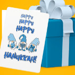 Personlig Lycklig Hanukkah Helgdag Gnome Julkort<br><div class="desc">Visste du att det var Hanukkah Gnomes? Det här toppen platta blått och vita kortet är så roligt för ditt Hanukkah Hälsning. Perfekt för njurarna! Texten kan vara personlig med någons namn eller ett speciellt budskap.</div>