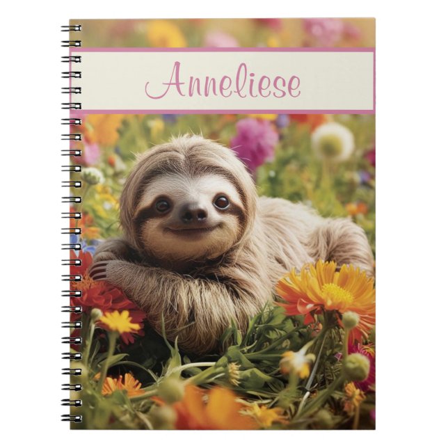 Personlig Lycklig Sloth i Flowers Anteckningsbok (Framsidan)