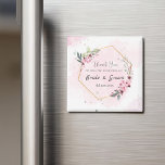 Personlig Magnet Wedding Favors for Guest<br><div class="desc">Personlig Magnet-bröllopsfavoriter för gäst med två tillgängliga alternativ,  runt och fyrkantig design med tema för rosa blommigt som kan vara personlig med att lägga till namn av brud och triom och även lägga till datum</div>