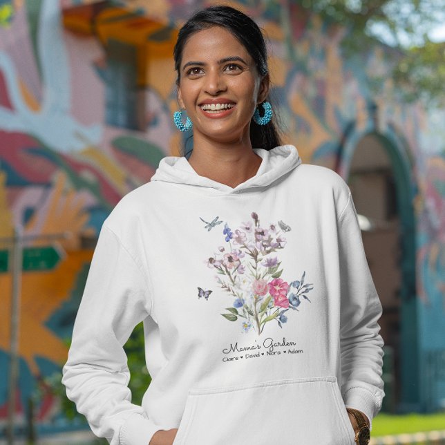 Personlig Mamas Trädgård T Shirt (Wrap her in love with this cozy hoodie featuring flowers and customized kids' names!)