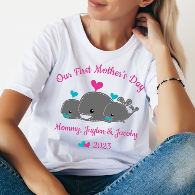Personlig Mamma av tvillingpojkar, första Mors dag T Shirt (Skapare uppladdad)