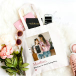 Personlig Mamma I Kärlek You Photo Tygkasse<br><div class="desc">"Låt Mamma bära med sig kärlek vart hon än går." Den här personligen i väskan innehåller ditt favoritfoto och det hjärtliga meddelandet "Mamma, I Kärlek You" på en mjuk rosa. En praktisk men meningsfull gåva som hon kommer att ge varje dag - perfekt till Mor-dagen, hennes födelsedag eller när du...</div>