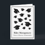 Personlig MBA Studenten-kort Kort<br><div class="desc">Det här studenten-kortet är avsett för studenter som tar examen från MBA/Master of Business Administration-program. Den har en enkel svartvit design med studentmössor och anpassade med namn och grad. Redigera den inre texten om du vill anpassa för student eller ta bort om du vill lämna den tom och skriva ditt...</div>