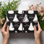 Personlig med Möhippa med lång tryckning Presentpapper<br><div class="desc">Designen har en brud med lång klänning och enkel typografi på en svart bakgrund. Den här eleganten, som är en enkel papper radbrytning av personligen, är perfekt för dessa Möhippor returnerar gåvor. Den kan anpassas genom att ändra namn och händelsemedatum för Bride. Om du vill göra ytterligare anpassningar klickar du...</div>