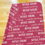 Personlig med Namn Cute Småbarn Gift Rosa Bebisfilt<br><div class="desc">Vi presenterar vår Personlig Rosa Baby Blanket - den perfekt söta småbarn-presenten som kombinerar värme med personalisering. Denna anpassningsbar är designad för att bli en omhuldad keepé, som har nyckel-egenskaper som personlig, anpassningsbar och perfekt för flicka. Förtrösta din lilla med den här vackra flicka-filten, som är unikt skräddarsydd med namn...</div>