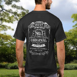 Personlig med Namn, Underbarare Pappa-gåva T Shirt<br><div class="desc">Överraska pappa med den vackra personligen "Underbarare Pappa"-skjortan! Den gamla stil-texten står på baksidan med frasen "Underbarare Pappa, Begränsada utgåvan, nr 1 Original, sedan (ditt datum) Bästa Far av (ditt barns namn)". Liten fickformad storlek utformning på framsidan med frasen "Underbarare Pappa, Begränsada utgåvan, nr 1 Pappa". Svart skjorta med vit...</div>