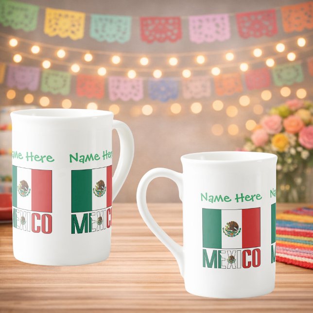 Personlig Mexiko Flagga Namn Design Benporslin Mugg (Personalized bone china mug. Design on 3 sides. Mexican Flag, MEXICO in flag colors. Name above.)