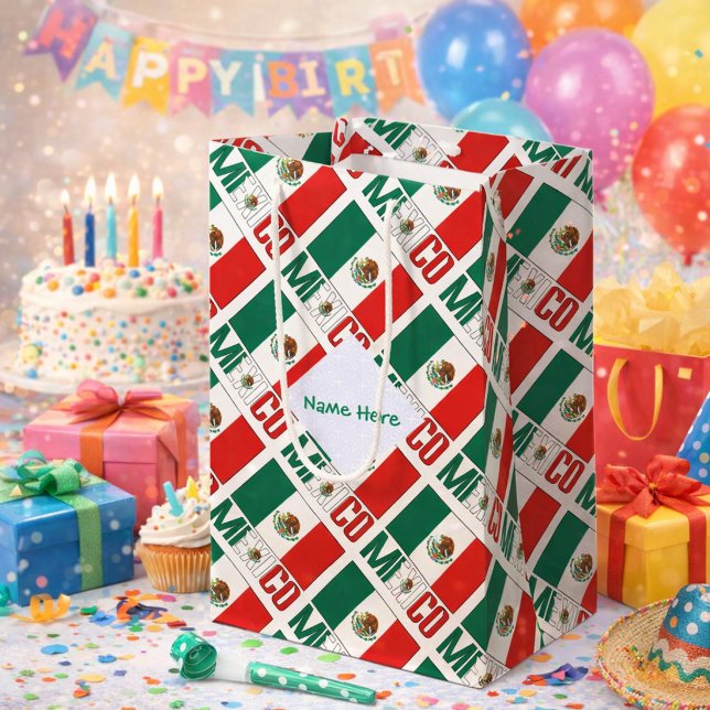 Personlig Mexiko-kakelflagga (Personalized medium gift bag has tiled Mexican Flag and MEXICO. Add name inside white fractal.)
