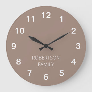 Personlig minimalistisk beigefärgad väggklocka