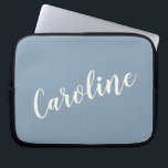 Personlig Minimalistisk kalligrafi Namn i blått Laptop Fodral<br><div class="desc">Personlig Minimalistisk kalligrafi Namn i blå Laptop sleeve</div>