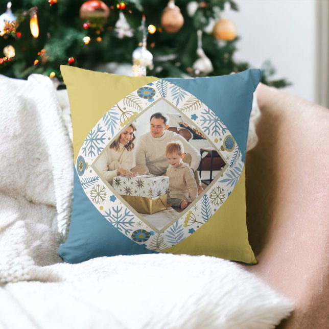 Personlig - Modern foto Kudde (Christmas Personalized Modern Photo Throw Pillow from Ricaso. Blue and yellow design. Photo gifts)